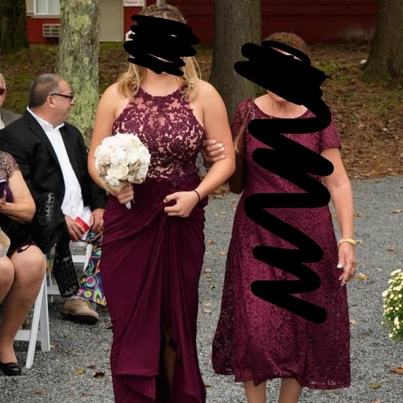 Elegant Burgundy Evening Gown - Picture 12 of 12